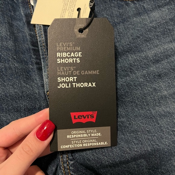 Levi’s Ribcage shorts - Picture 1 of 5